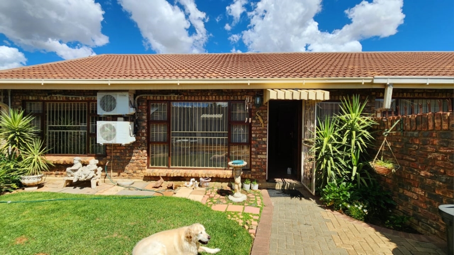 2 Bedroom Property for Sale in Pellissier Free State